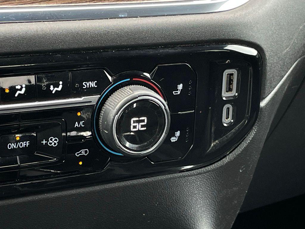 used 2024 Chevrolet Silverado 1500 car, priced at $43,082