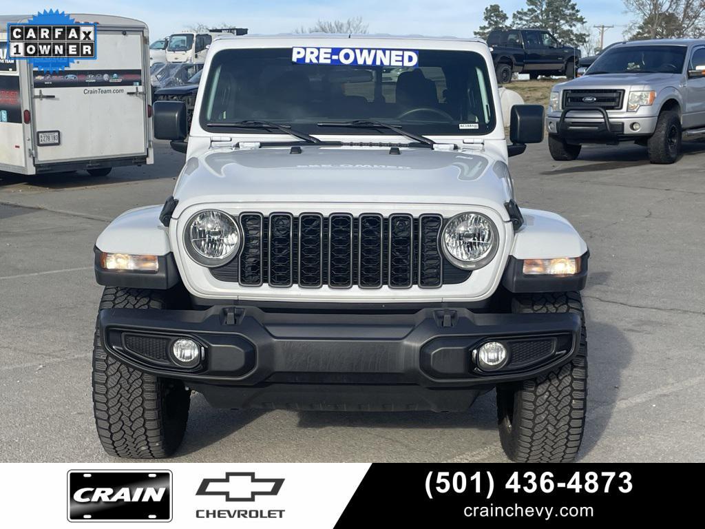 used 2025 Jeep Gladiator car, priced at $36,000