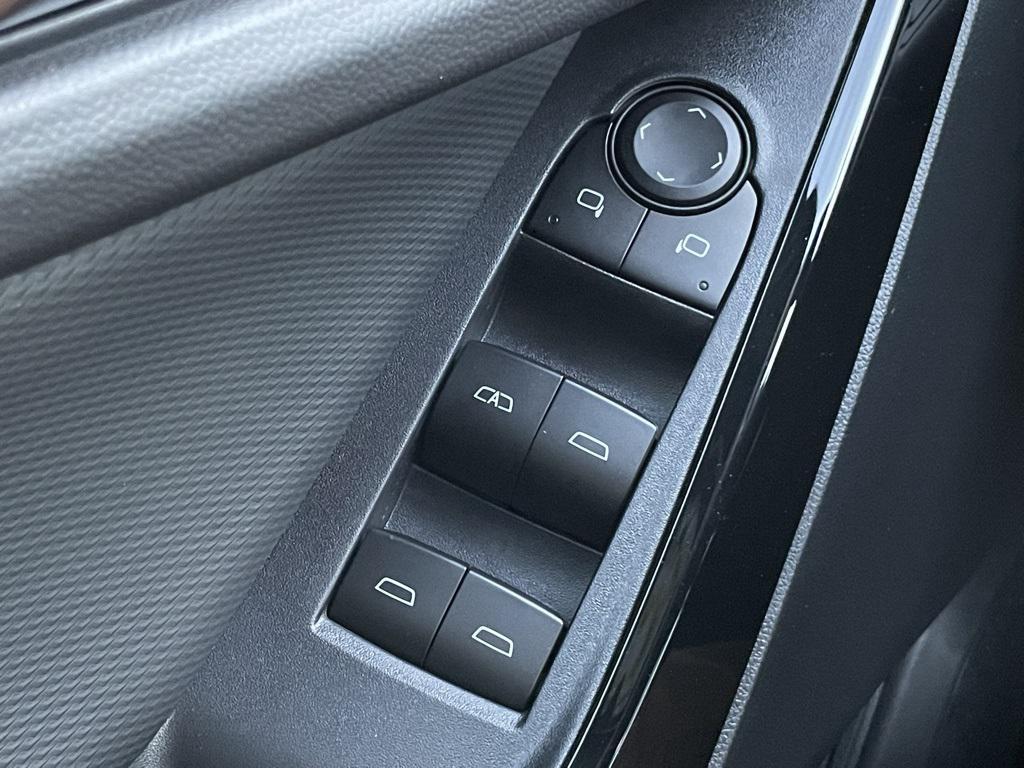 new 2026 Chevrolet Equinox car, priced at $33,945