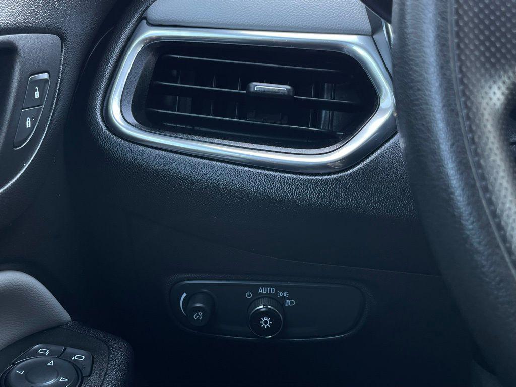 used 2022 Chevrolet Equinox car, priced at $17,988