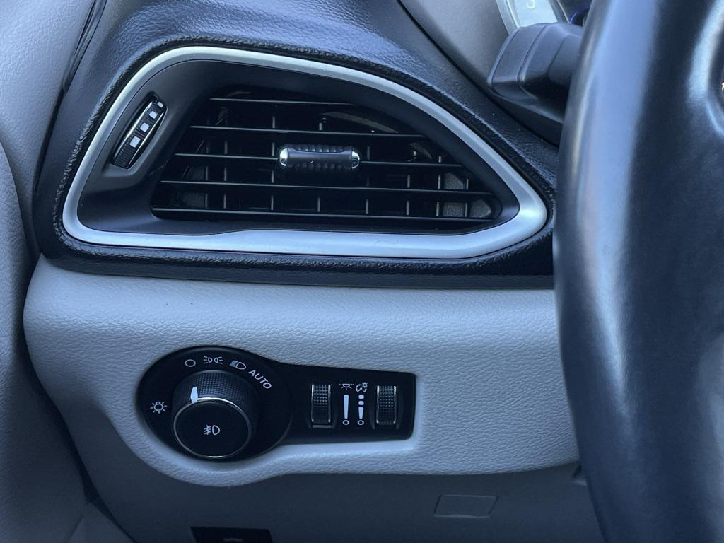 used 2021 Chrysler Pacifica car, priced at $21,000