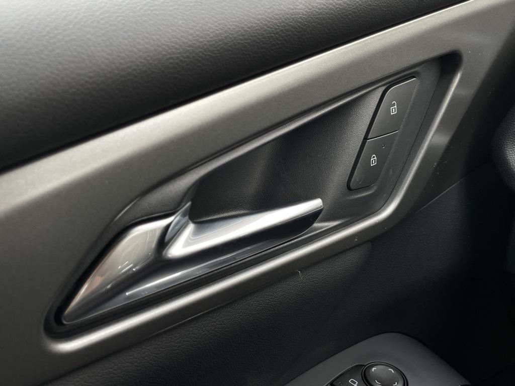 new 2026 Chevrolet Traverse car, priced at $40,990