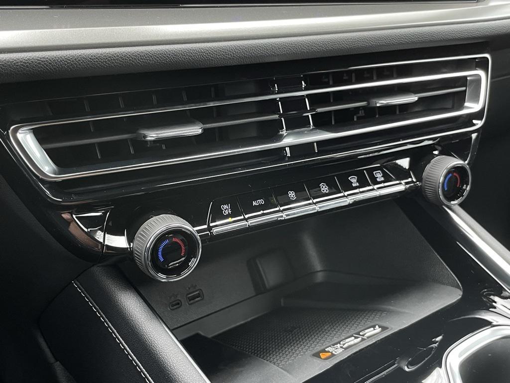 new 2026 Chevrolet Traverse car, priced at $40,990