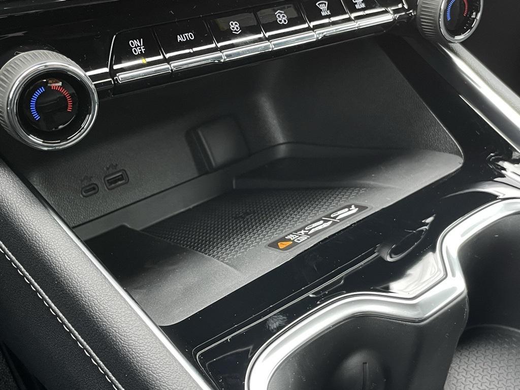 new 2026 Chevrolet Traverse car, priced at $40,990