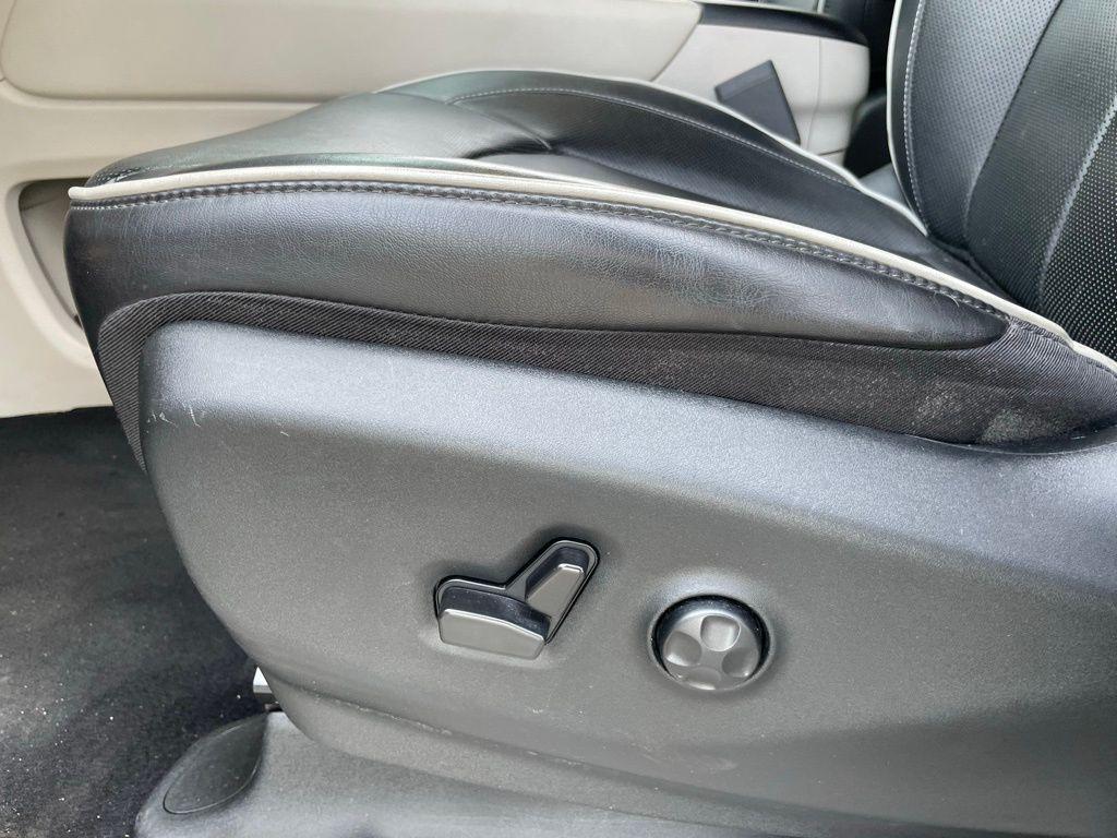 used 2024 Chrysler Pacifica car, priced at $31,963