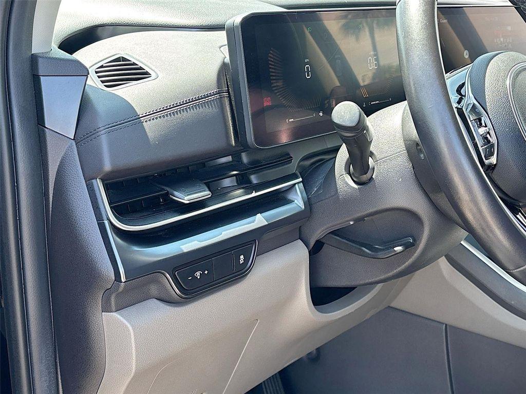 used 2025 Kia Carnival car, priced at $28,997