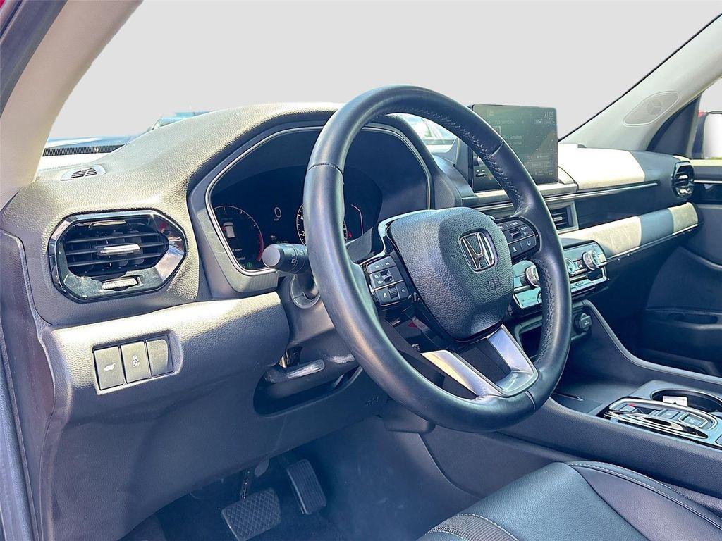 used 2025 Honda Pilot car, priced at $36,997