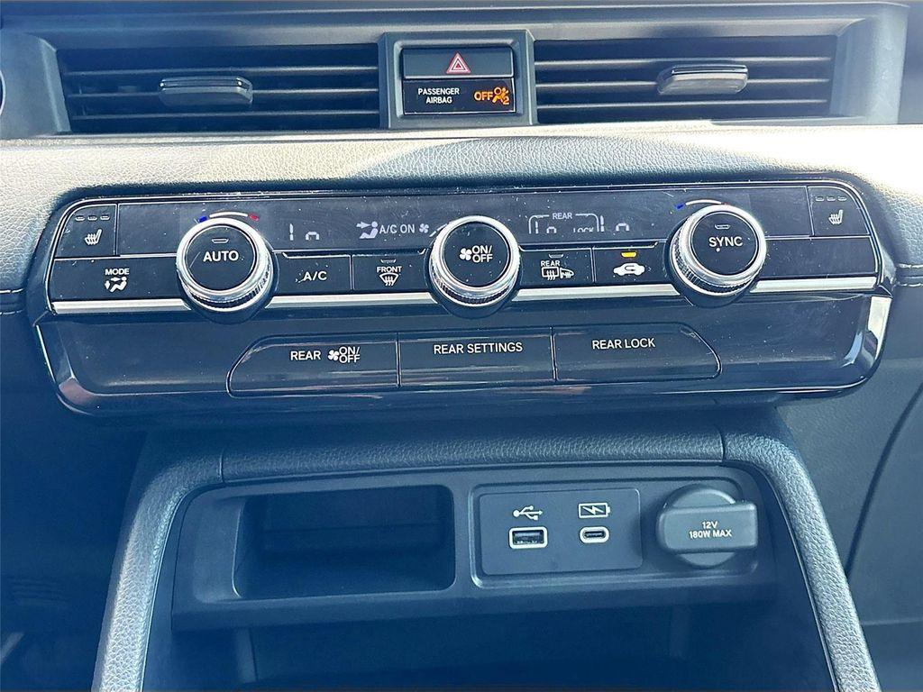 used 2025 Honda Pilot car, priced at $36,997