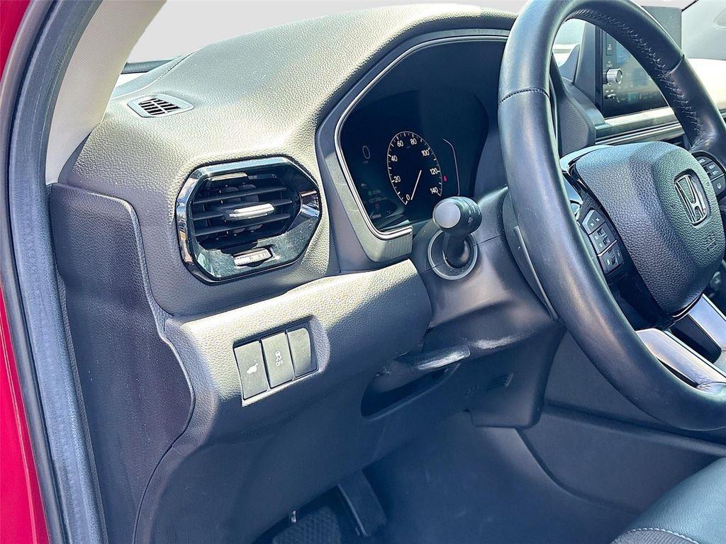 used 2025 Honda Pilot car, priced at $36,997