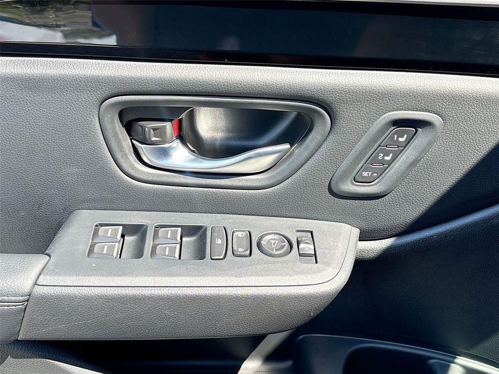 used 2025 Honda Pilot car, priced at $36,997