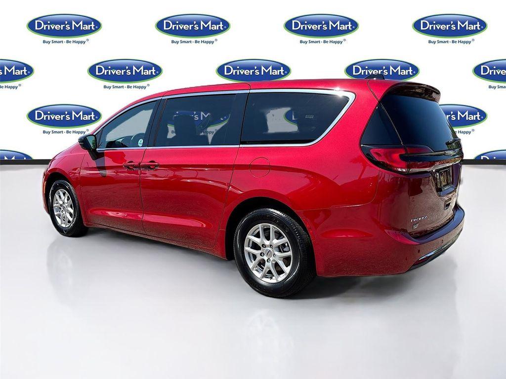 used 2025 Chrysler Pacifica car, priced at $26,795