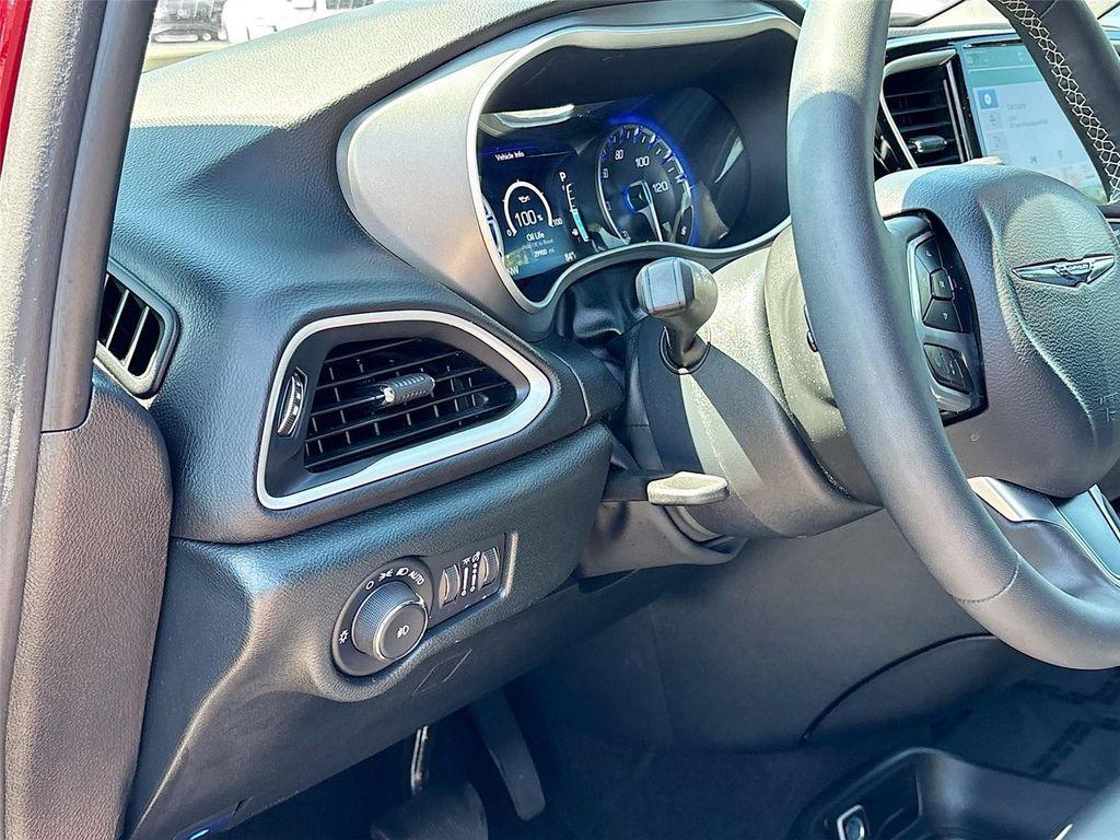 used 2025 Chrysler Pacifica car, priced at $26,795