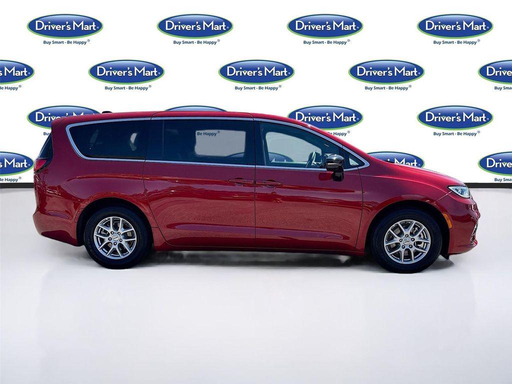 used 2025 Chrysler Pacifica car, priced at $26,795