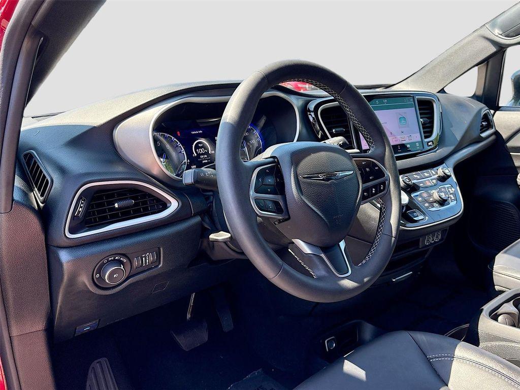 used 2025 Chrysler Pacifica car, priced at $26,795