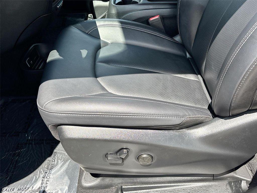 used 2025 Chrysler Pacifica car, priced at $27,997