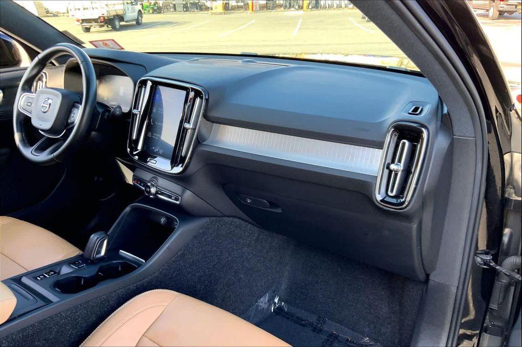 used 2019 Volvo XC40 car, priced at $21,399