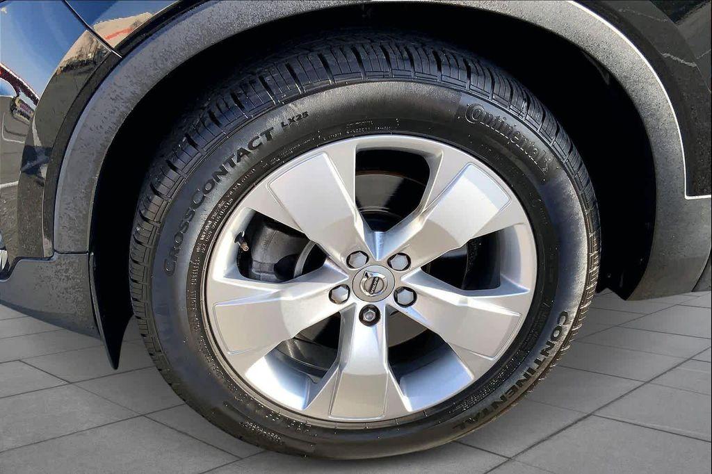 used 2019 Volvo XC40 car, priced at $21,399