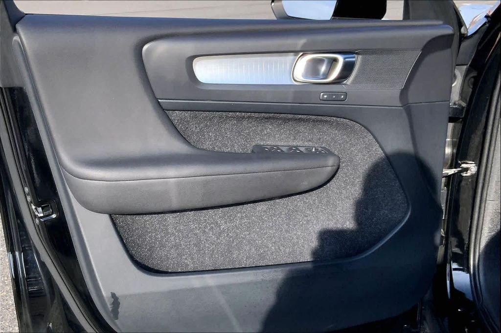 used 2019 Volvo XC40 car, priced at $19,887