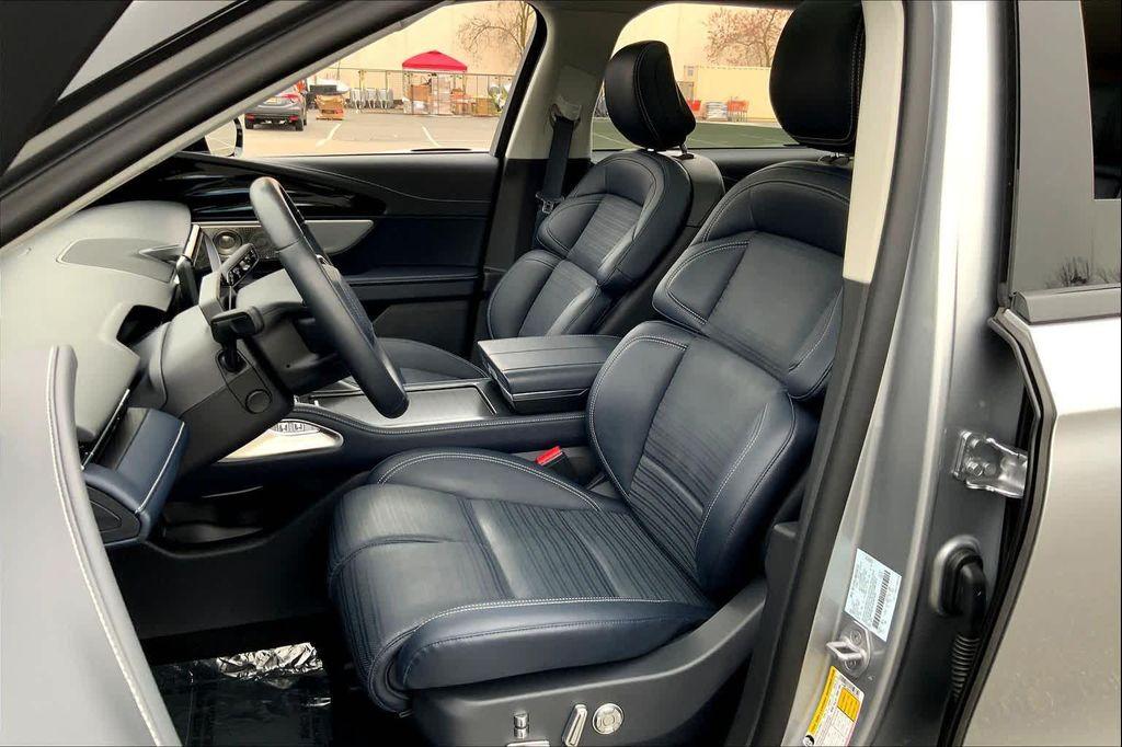 used 2025 Lincoln Nautilus car, priced at $59,199