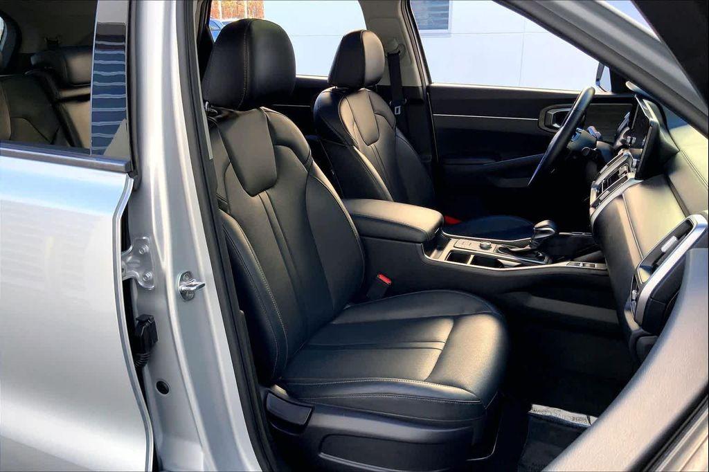 used 2022 Kia Sorento car, priced at $25,658