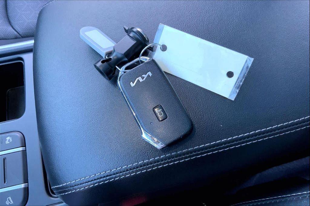 used 2022 Kia Sorento car, priced at $25,658