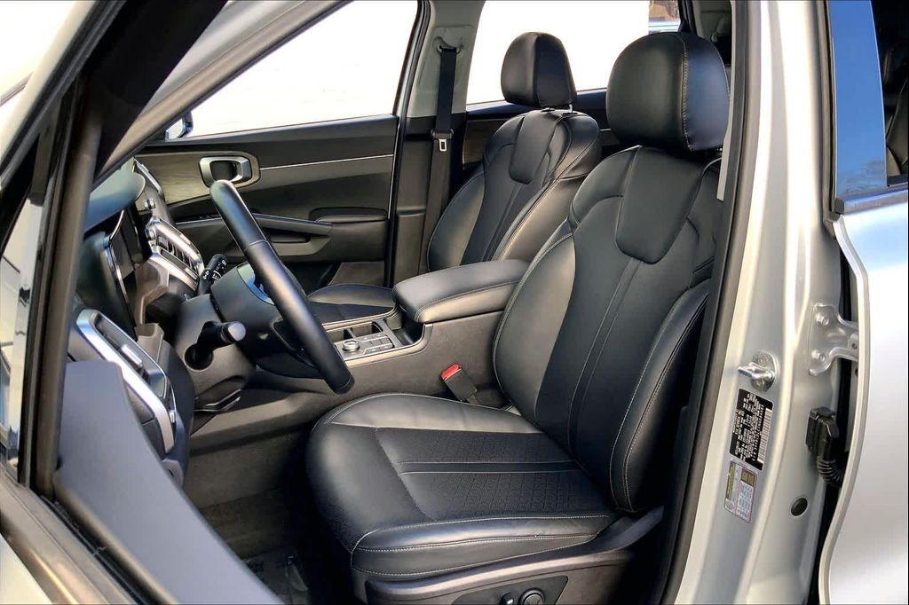used 2022 Kia Sorento car, priced at $25,658
