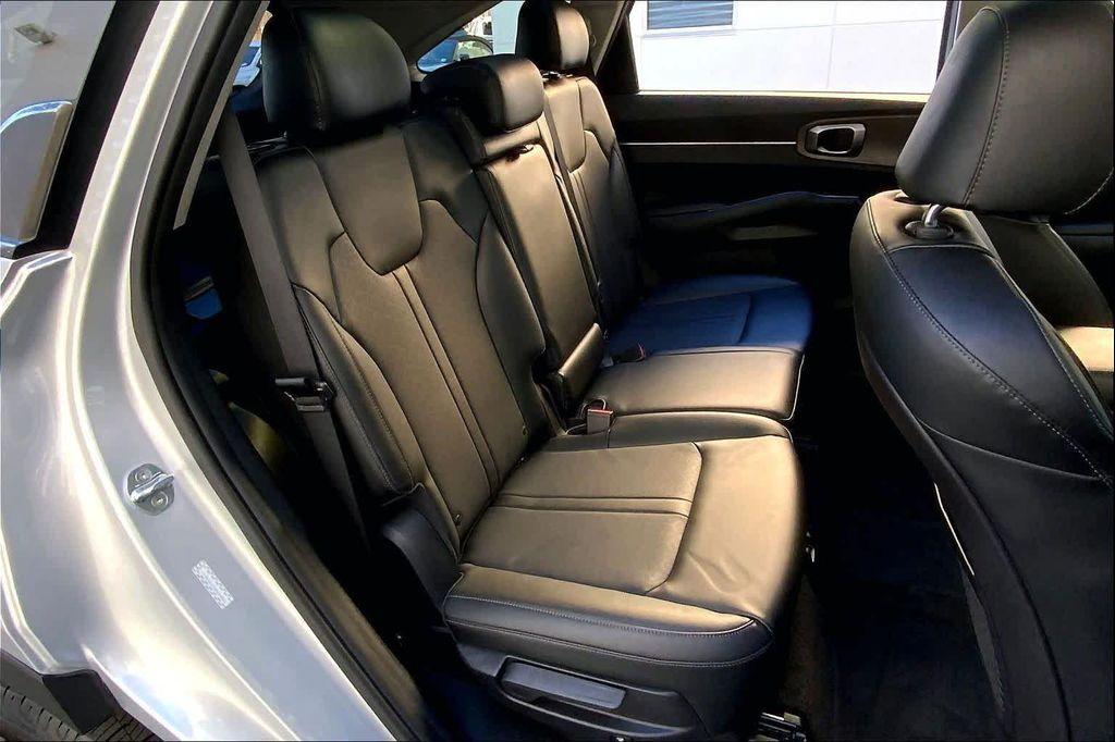 used 2022 Kia Sorento car, priced at $25,658