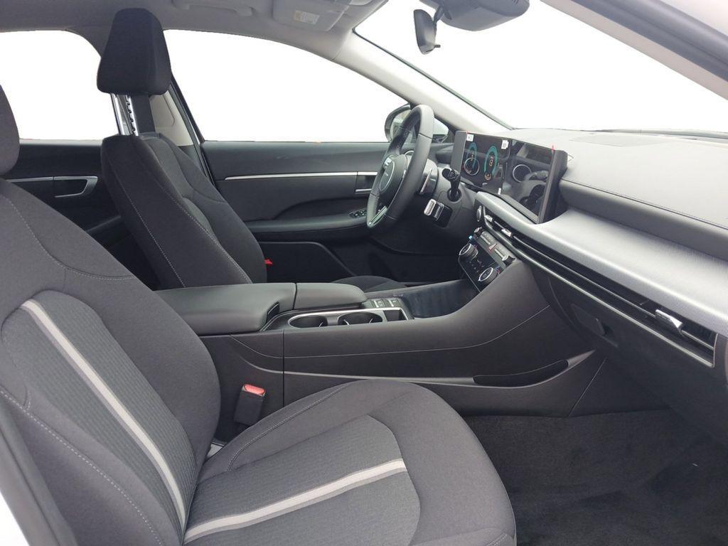 new 2025 Hyundai Sonata Hybrid car, priced at $29,965