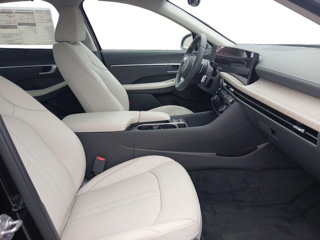 new 2025 Hyundai Sonata Hybrid car, priced at $38,675