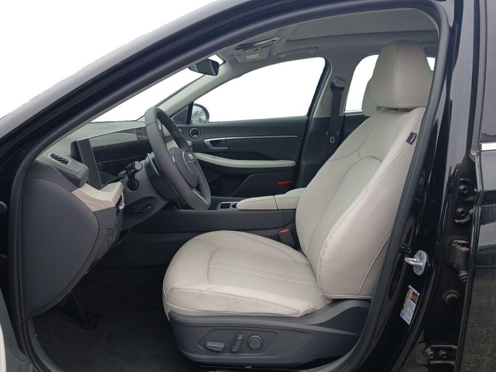 new 2025 Hyundai Sonata Hybrid car, priced at $38,675