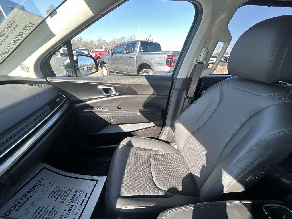used 2025 Kia Carnival car, priced at $44,580