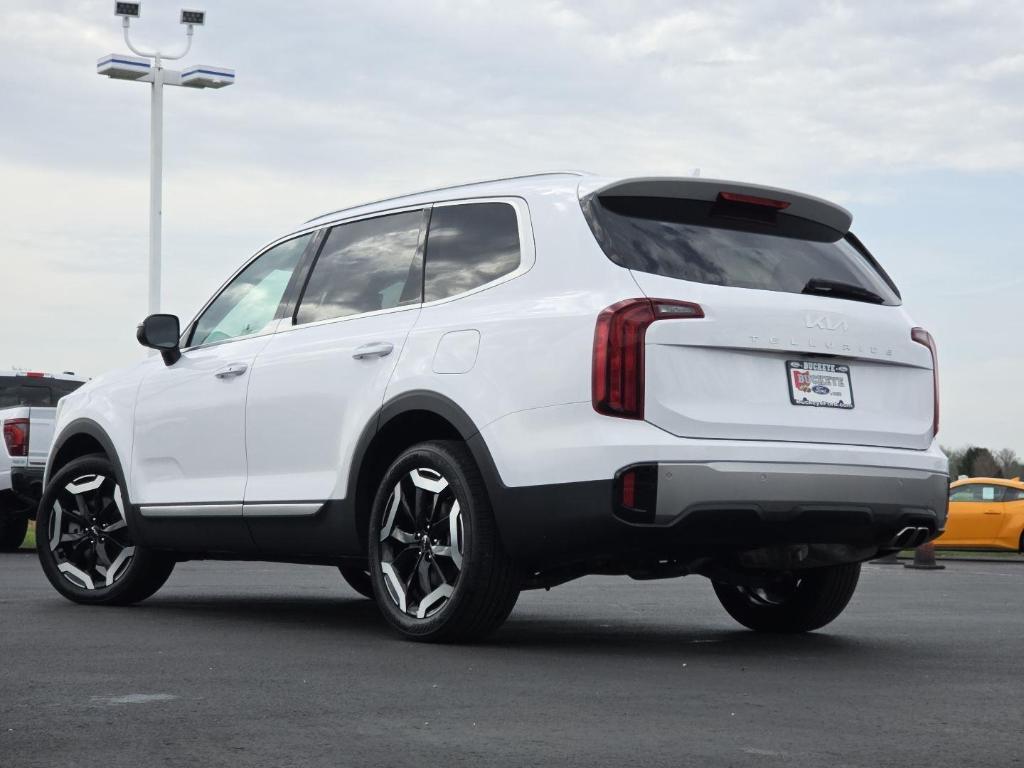 used 2025 Kia Telluride car, priced at $35,000