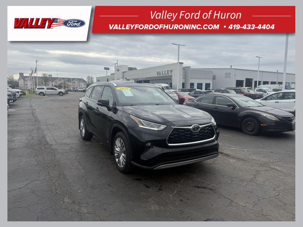used 2025 Toyota Highlander Hybrid car, priced at $55,000