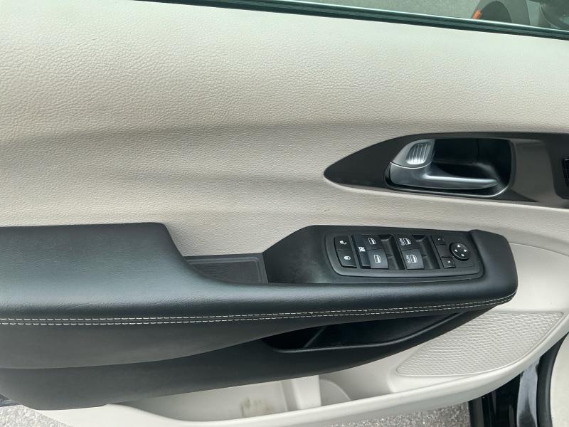 used 2024 Chrysler Pacifica car, priced at $25,999