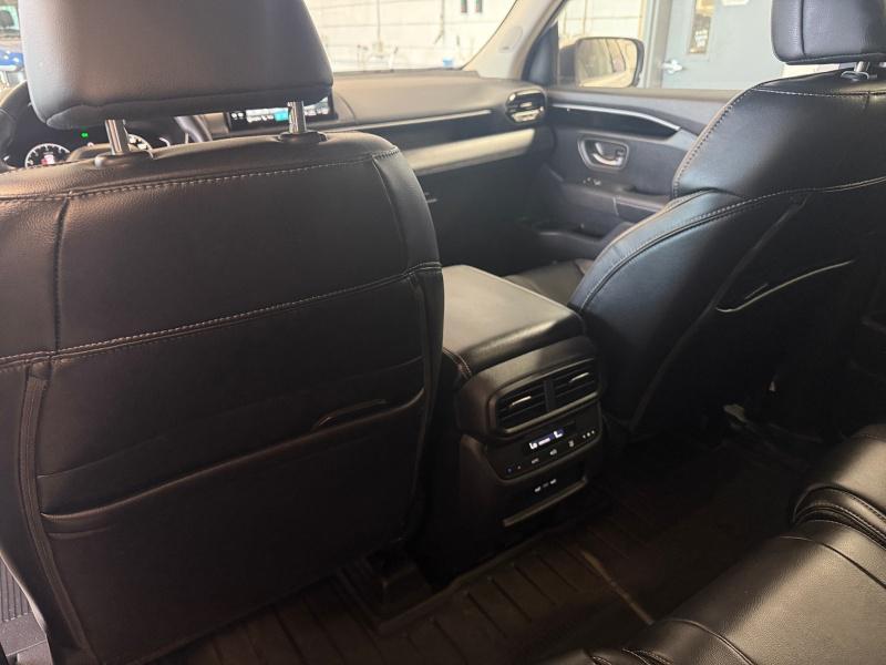 used 2025 Honda Pilot car, priced at $44,999