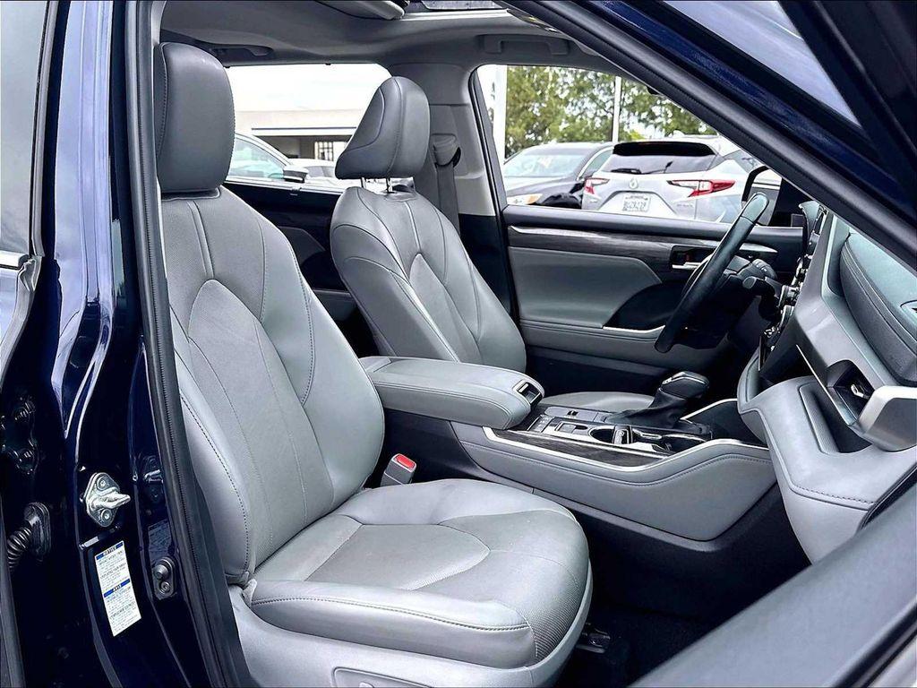 used 2021 Toyota Highlander Hybrid car, priced at $38,792