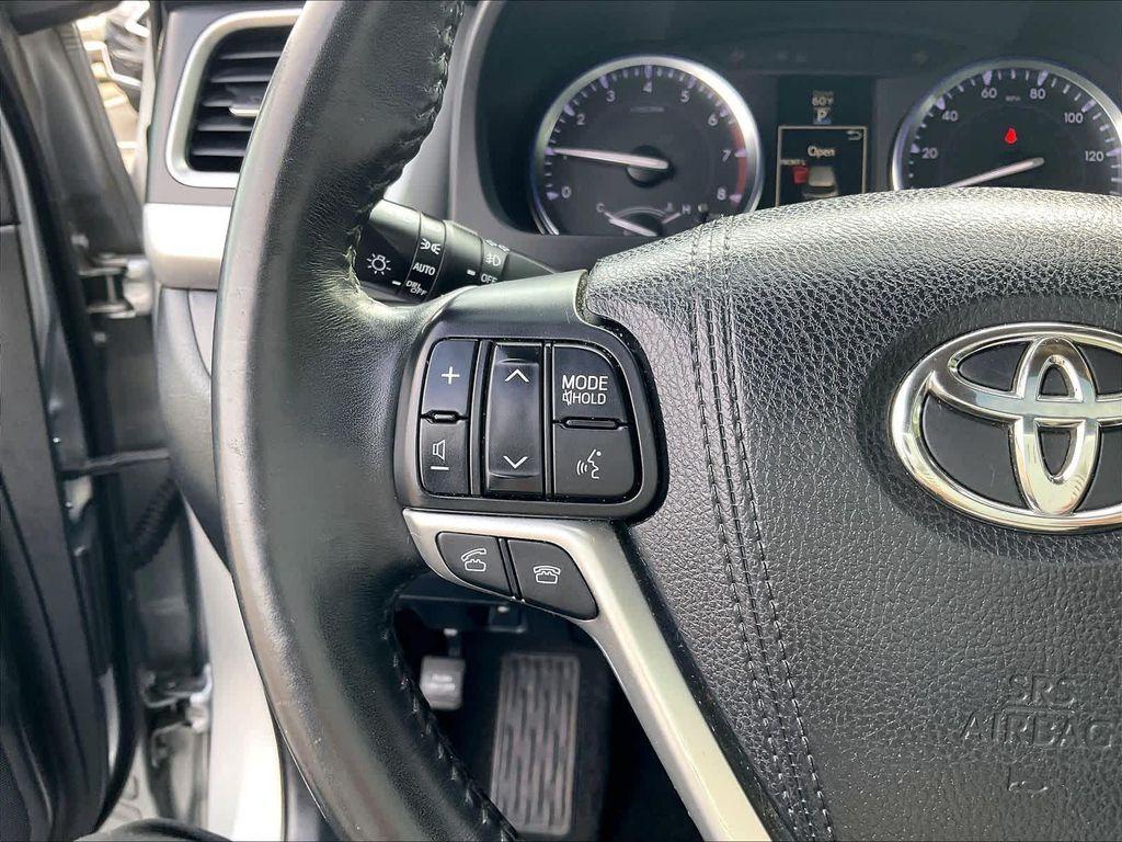 used 2015 Toyota Highlander car, priced at $14,599