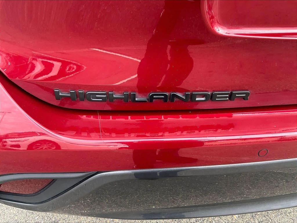 used 2021 Toyota Highlander Hybrid car, priced at $33,988