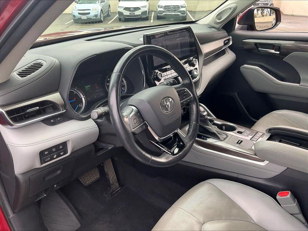 used 2021 Toyota Highlander Hybrid car, priced at $33,988