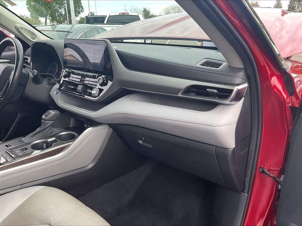used 2021 Toyota Highlander Hybrid car, priced at $33,988