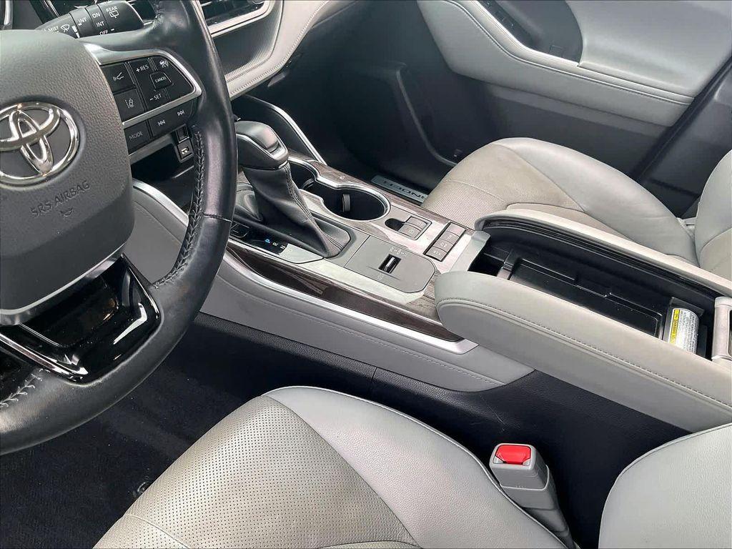 used 2021 Toyota Highlander Hybrid car, priced at $33,988