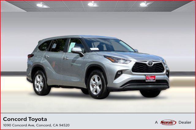 used 2025 Toyota Highlander car, priced at $38,998