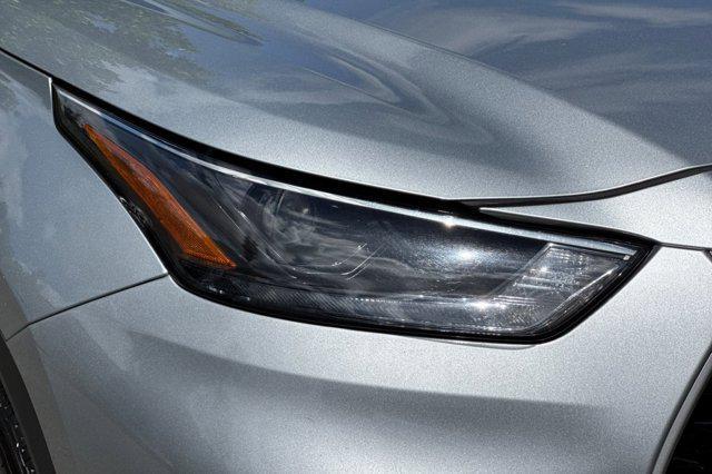 used 2025 Toyota Highlander car, priced at $38,998