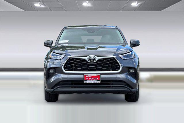 used 2025 Toyota Highlander car, priced at $39,998