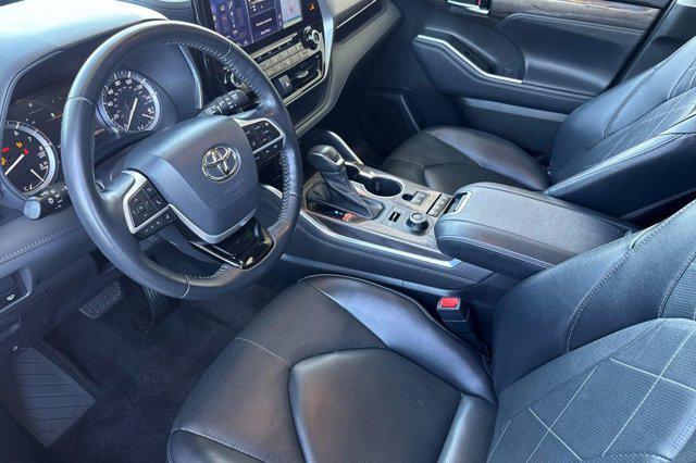 used 2022 Toyota Highlander car, priced at $39,998