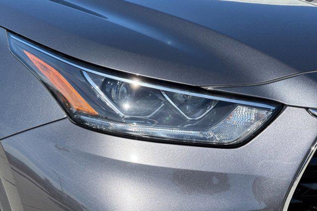 used 2022 Toyota Highlander car, priced at $39,998