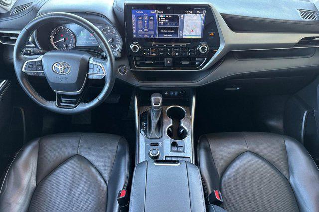 used 2022 Toyota Highlander car, priced at $39,998