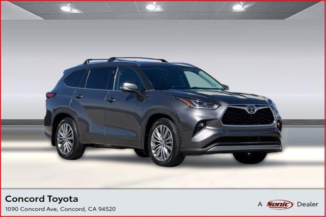 used 2022 Toyota Highlander car, priced at $39,998