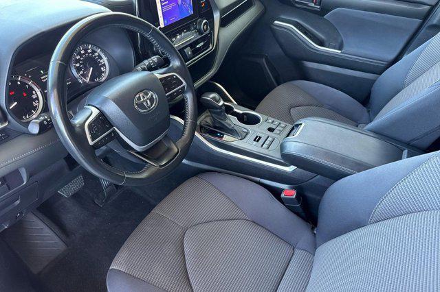 used 2024 Toyota Highlander car, priced at $34,998