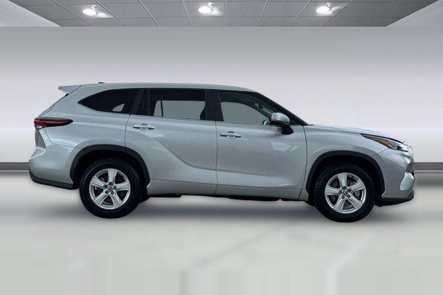 used 2025 Toyota Highlander car, priced at $39,998